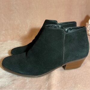 Crown Vintage Leather Suede Ankle Boot Size 8.5 Black w 1.5” Heel Side Zipper